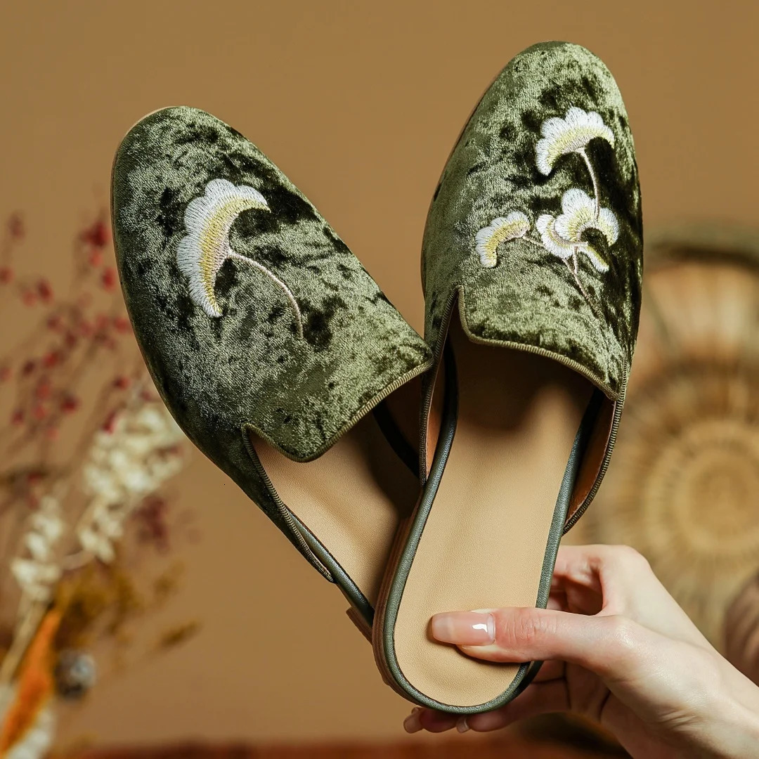 Womens embryo velvet sliding on a flat surface summer mule round toe pigskin lining sheepskin lining casual womens sandals 241111