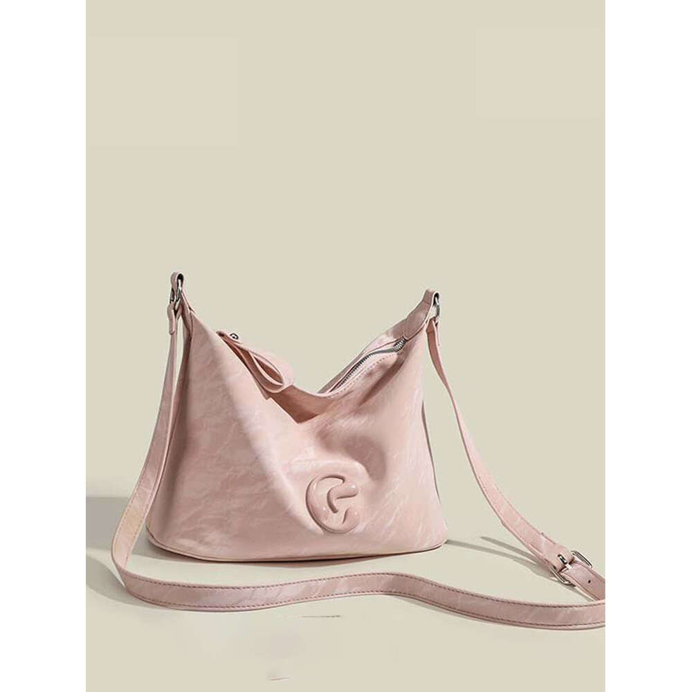 New Autumn/Winter 2024 high appearance level pink underarm bag female niche design premium handbag for single-shoulder commu