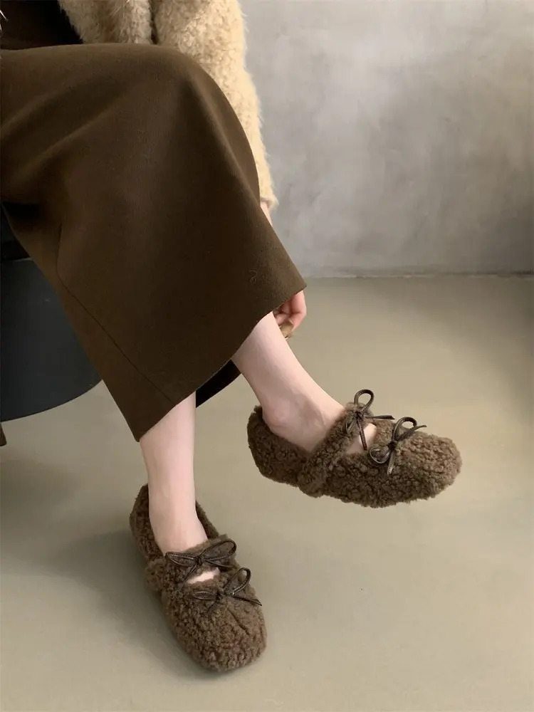 Autumn and winter womens apartment low boots casual womens sports shoes slide on Loafers fur round toe shallow mouth boat slide on Teddy shoes 241111