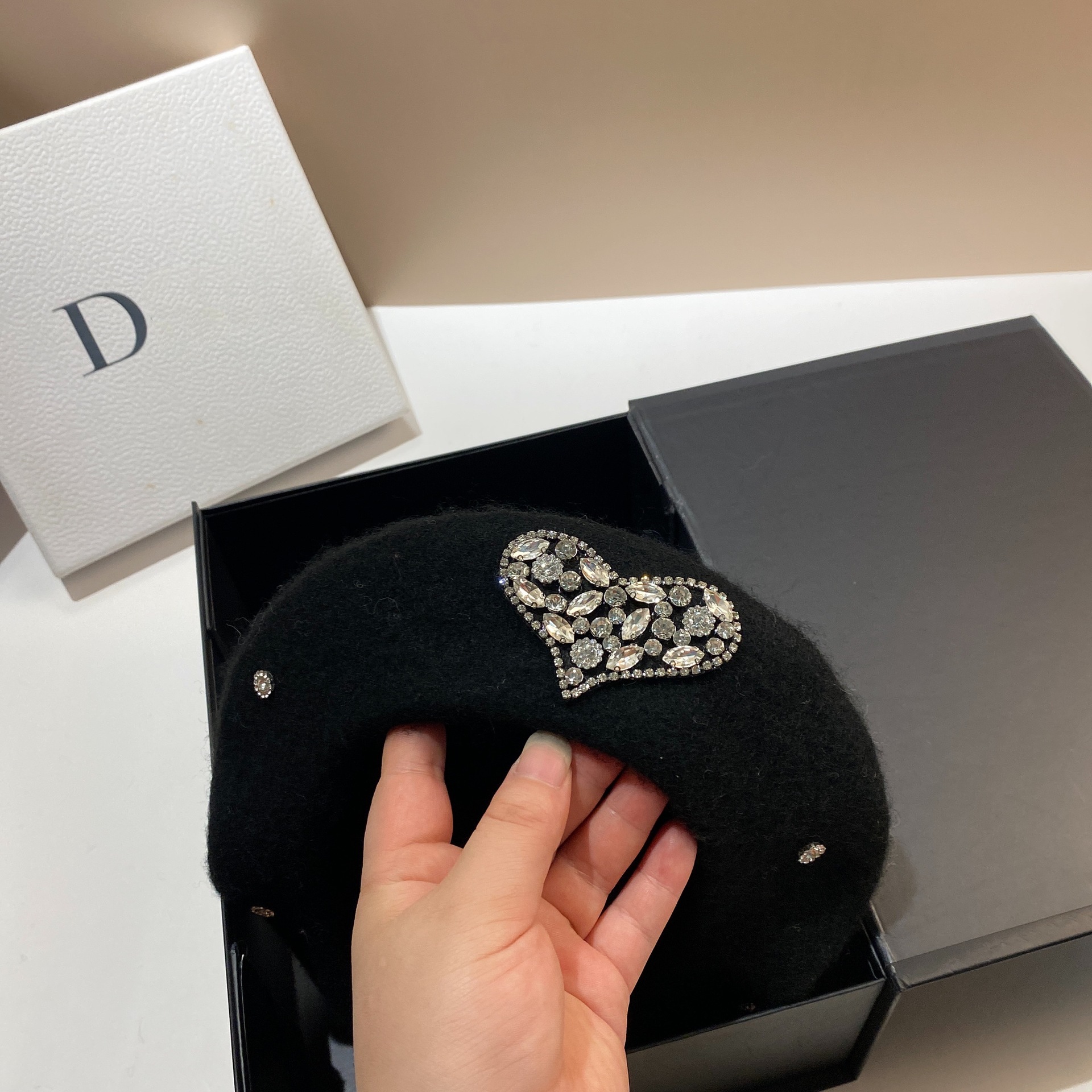 New Winter Women Wool Beret Love Heart Rhinestone Female Berets Beanies British Vintage Painter Hat Lady Warm Outdoor Hats 5