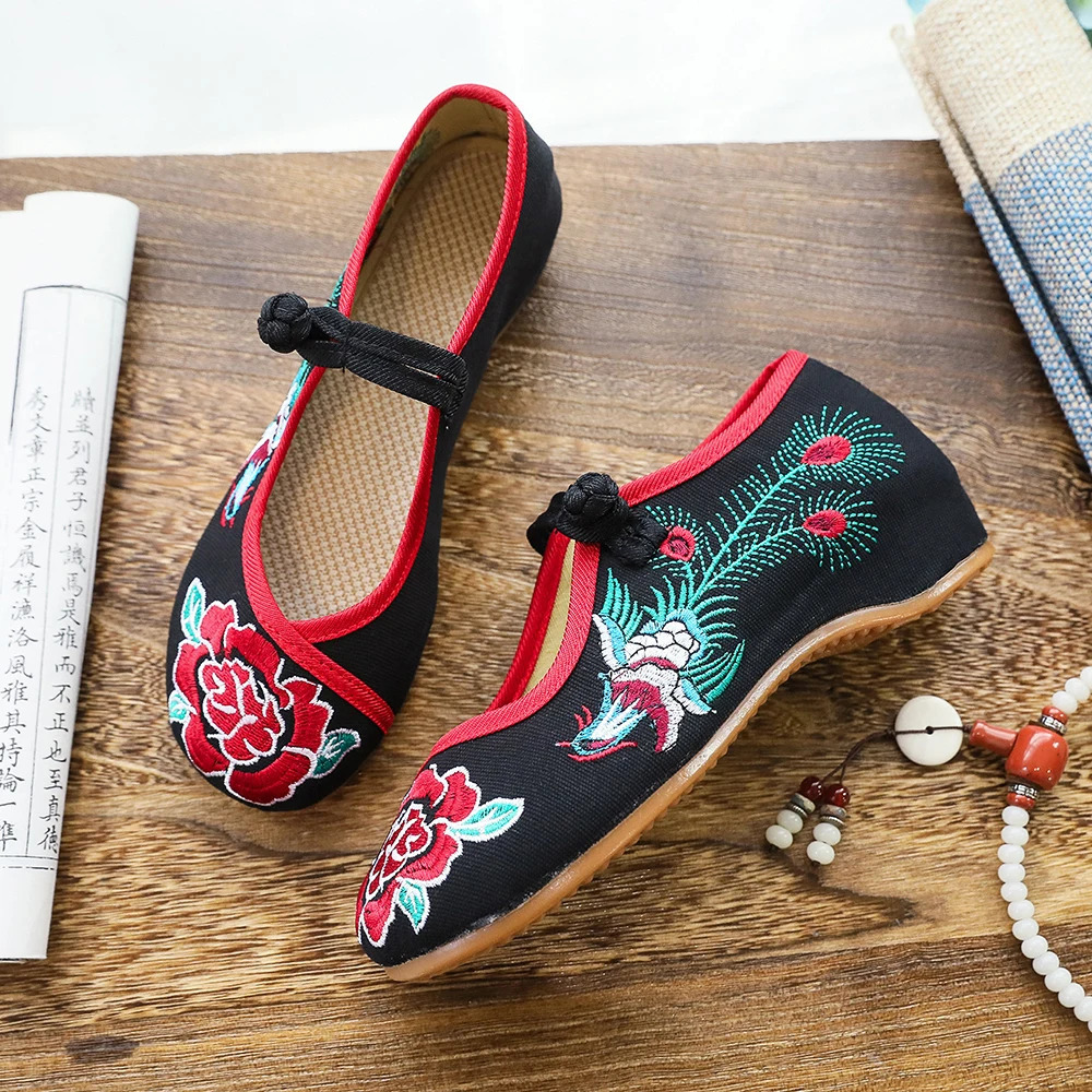 Veowalk Fashion Handmade Retro Womens Ballet Apartment Old Beijing Traditional Chinese Embroidery Fabric Womens Single Shoes 241111