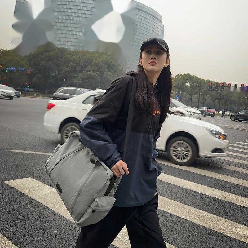 Travel Bag Spring Large Capacity Sports Fitness Bag Reflective Strip Trendy Mens and Womens Handheld Yoga Bag