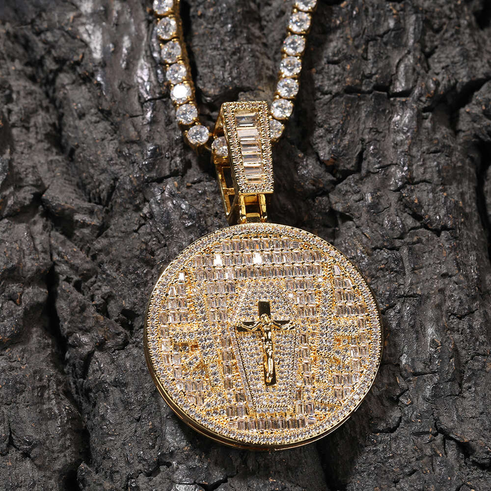 Top Quality Wolf Tide Jesus Cross Round Medal Pendant Necklace Hip Hop Silver Full Diamond Necklaces Mens Charm Accessories Iced Out Crystal Hip Hop J