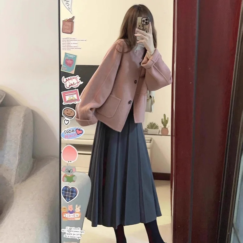 Women Autumn Winter Warm Woolen Blend Short Style Longsleeved Casual Button Coat Oneck Solid Loose Female Fashion Jacket 241108