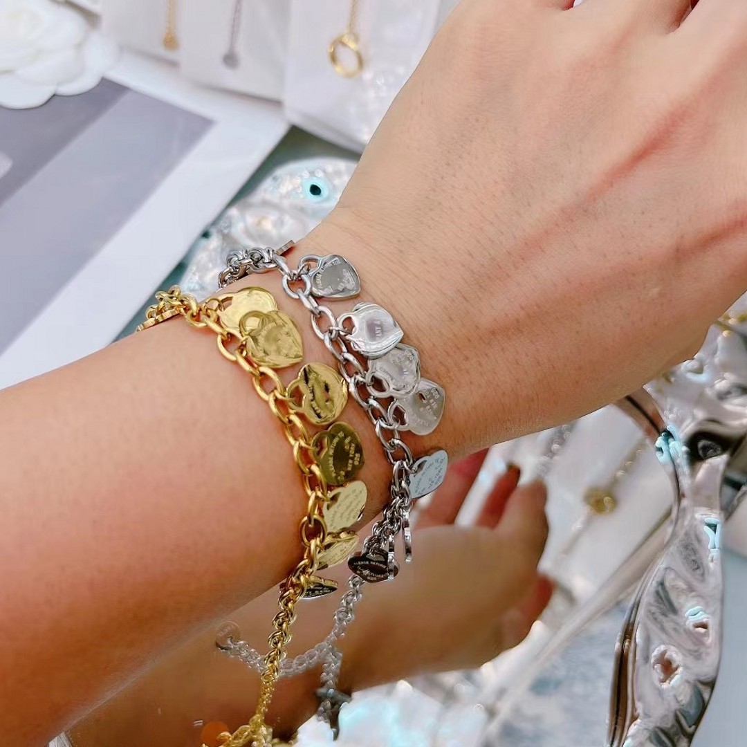 Luxury women charm bracelet original designer hearts bracelet necklace elegant women girls 18K gold silver branded engrave statement christmas Jewelry set