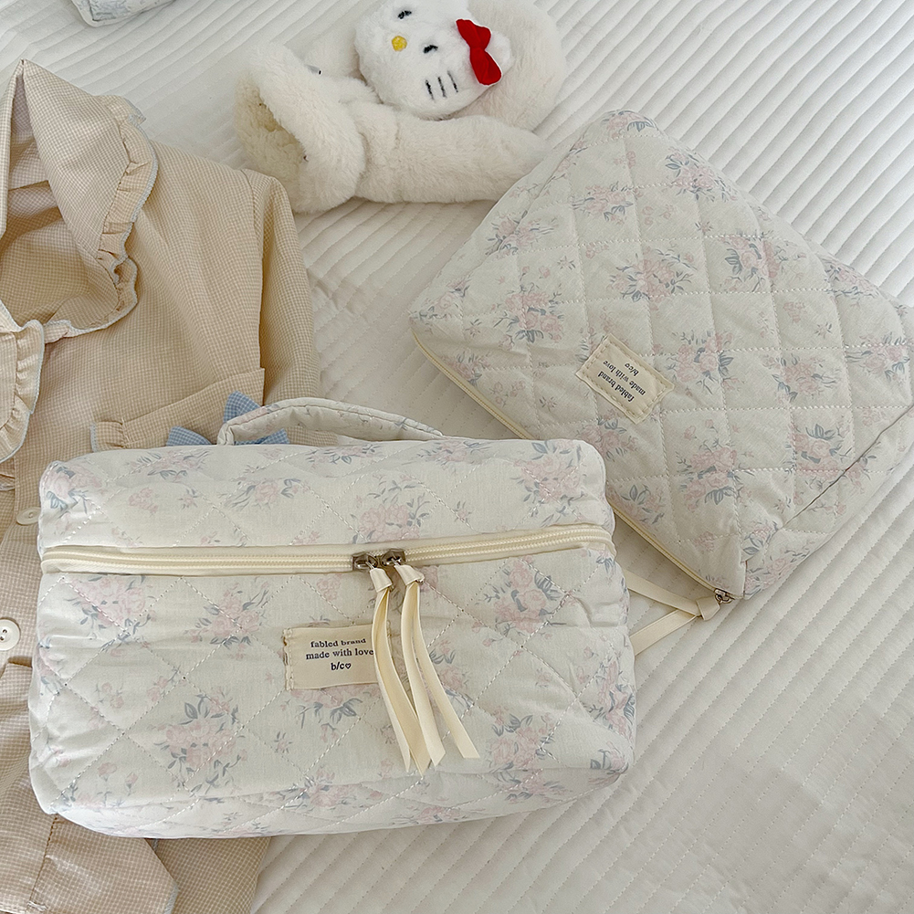 Women Floral Makeup Bag Large Capacity Quilted Cosmetic Organizer Bag Aesthetic Portable Cosmetic Pouch Soft for Outdoor Travel