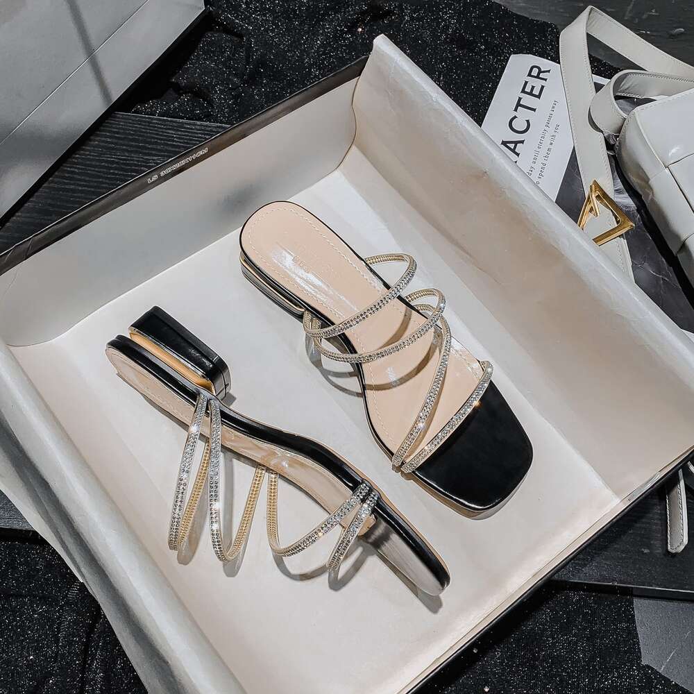 Internet Celebrity Rhinestone Sandals for Outerwear, 2024 New Summer Fashion Pair, Flat Bottomed Thick Heels, Oversized Women's Shoes 41-43 ddmyt