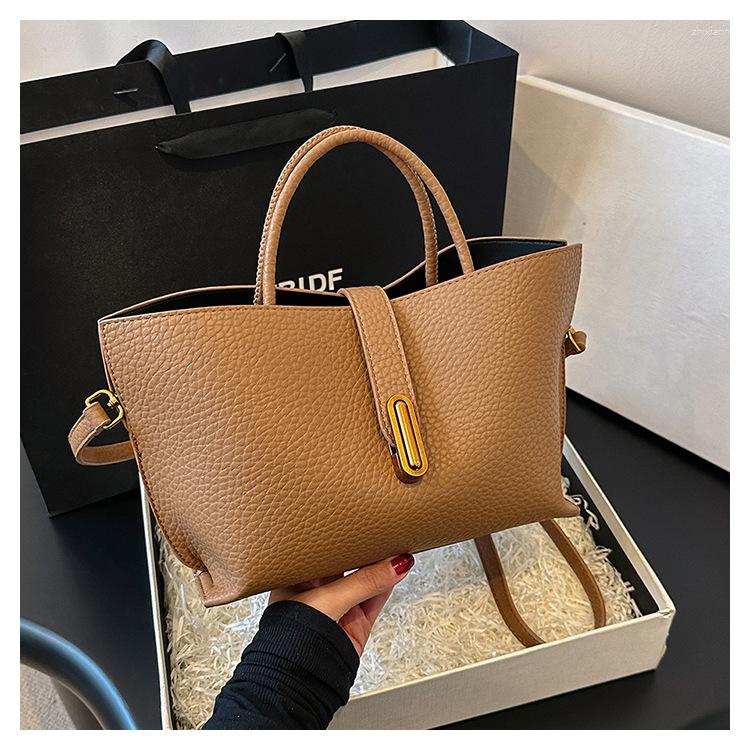New Free Delivery 2025S Designer Totes Fashion High-end Texture Large Bag Women Vintage Bucket Fashionable Western Style All-match Commuter Crossbody 