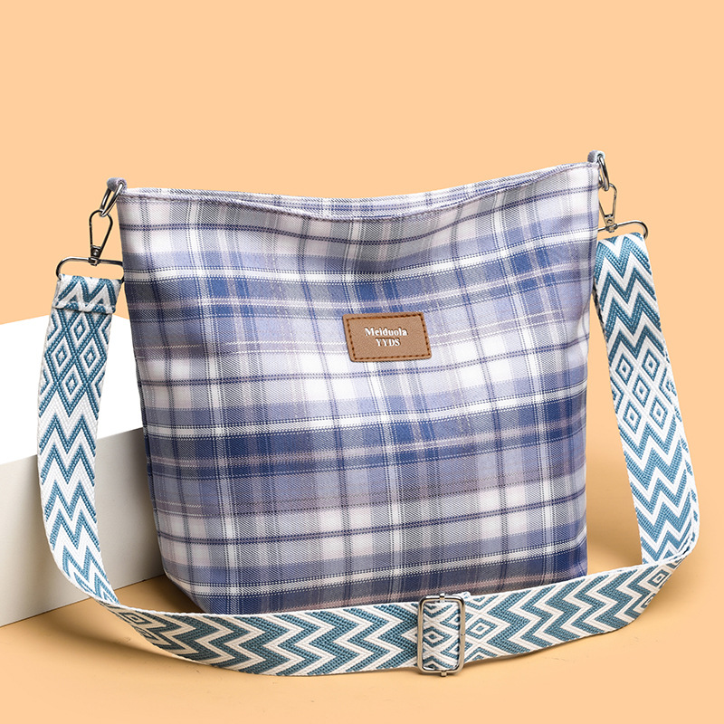 2025S Designer Fashion Shoulder Bags Plaid Pattern Zipper Closure Polyester Ed Clutch Purse Messenger Handbags
