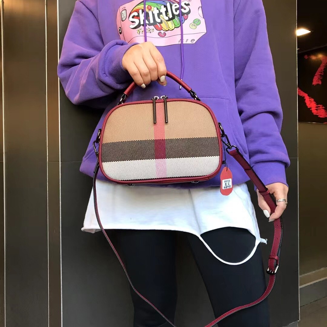 Advanced Handbag, Women's New Fashionable Horizontal Apple Small Square Personalized And Versatile Shoulder Designer Crossbody Bag Trendy