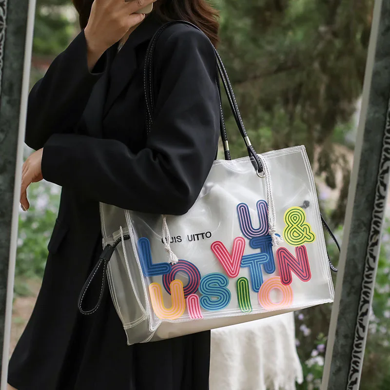 Totes 2024 Versatile Transparent Jelly Bag For Women Large Capacity Fashion Niche Portable Shoulder Tote Spring And Summer