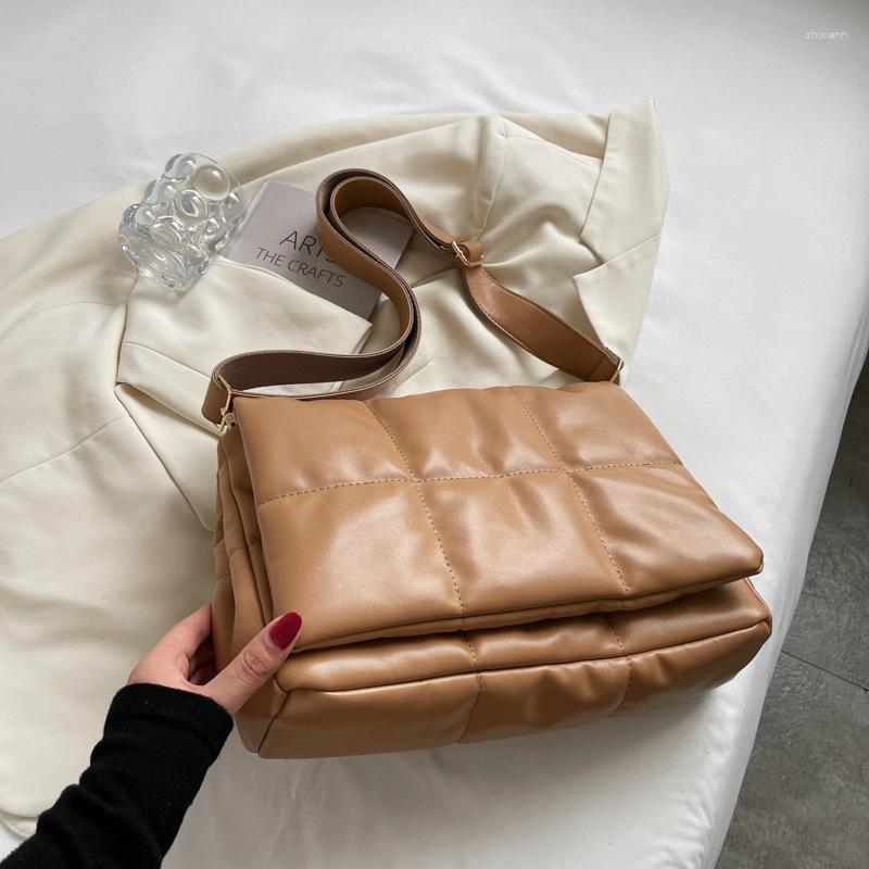 2025 NEW Totes Foreign Trade Women's Bag Large Capacity Cotton Coat Female Autumn And Winter Fashion Retro Rhombus Embroidery Thread Shoulder zha