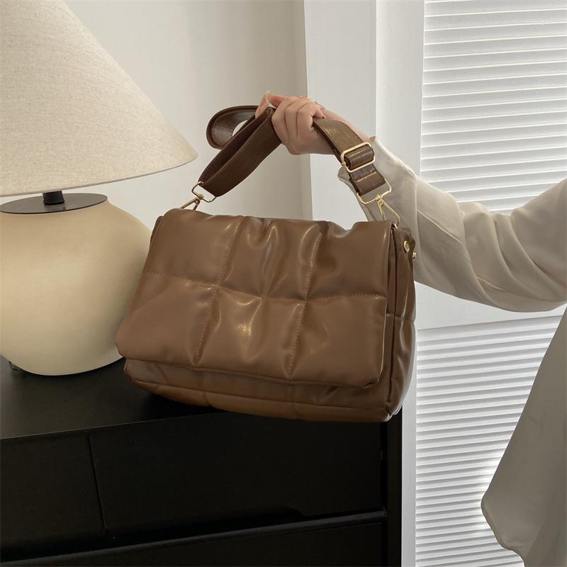 2025 NEW Totes Foreign Trade Women's Bag Large Capacity Cotton Coat Female Autumn And Winter Fashion Retro Rhombus Embroidery Thread Shoulder zha