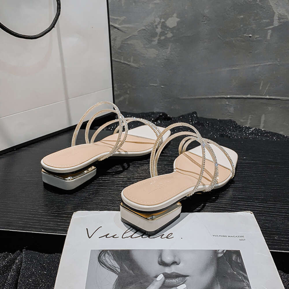 Internet Celebrity Rhinestone Sandals for Outerwear, 2024 New Summer Fashion Pair, Flat Bottomed Thick Heels, Oversized Women's Shoes 41-43 ddmyt