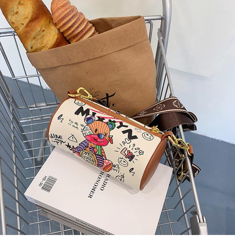 Free Shipping Totes 2025 Niche Design Fashion Bag Summer Bear Graffiti Underarm Cylinder Broadband Shoulder Messenger Designer Bag Luxury Bag Tote Bag