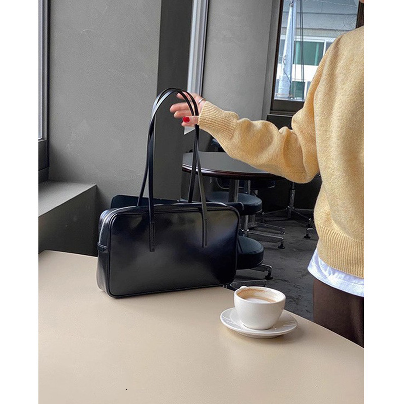 Simple Shoulder Capacity Real Leather Underarm New Worker Student Square Tote Women's Bag Patent Leather Zipper BagVoyage