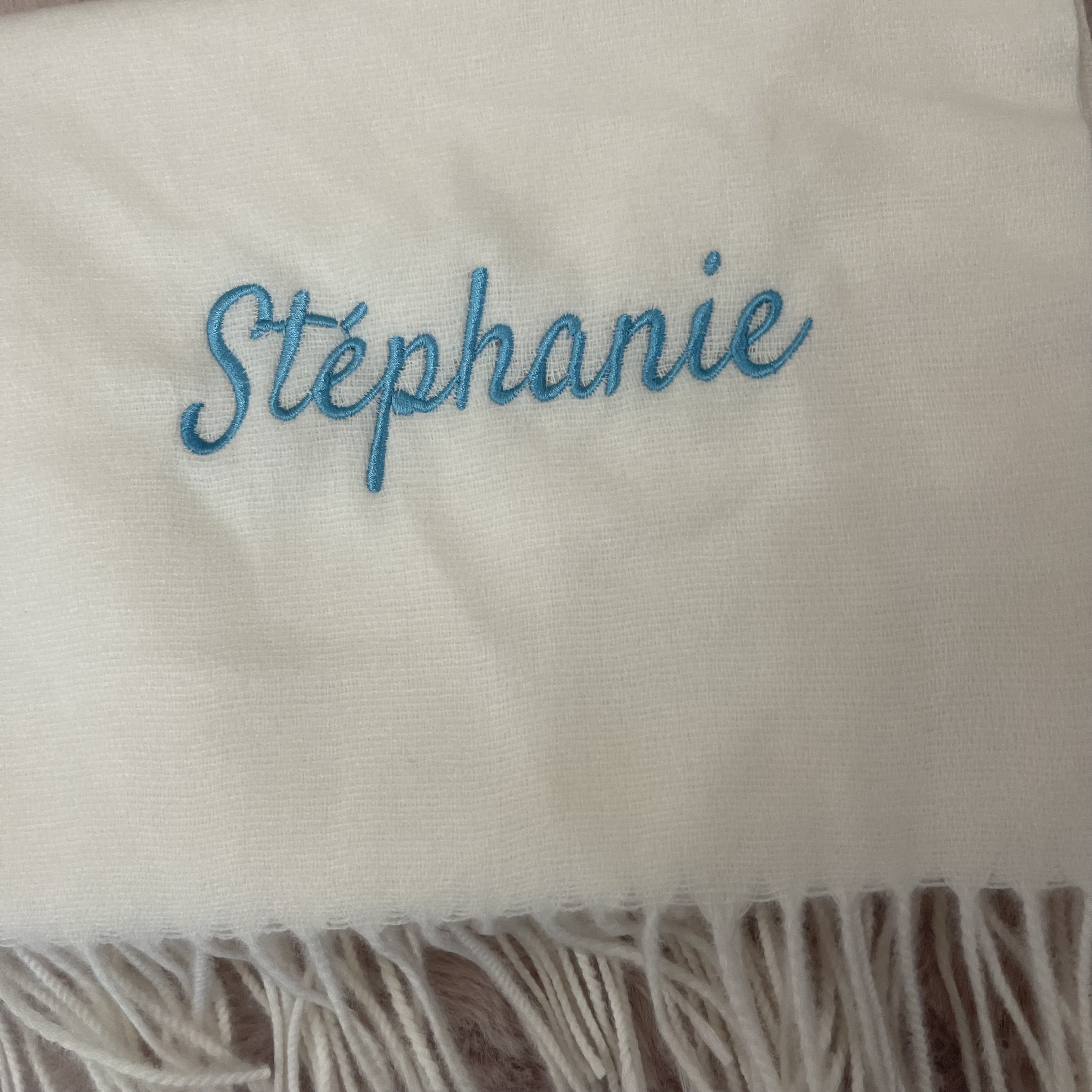 New Personalized Name Scarf Women's Birthday Gift Autumn and Winter Solid Color Warm Tassel Shawl Custom Embroidered Name Scarf smile