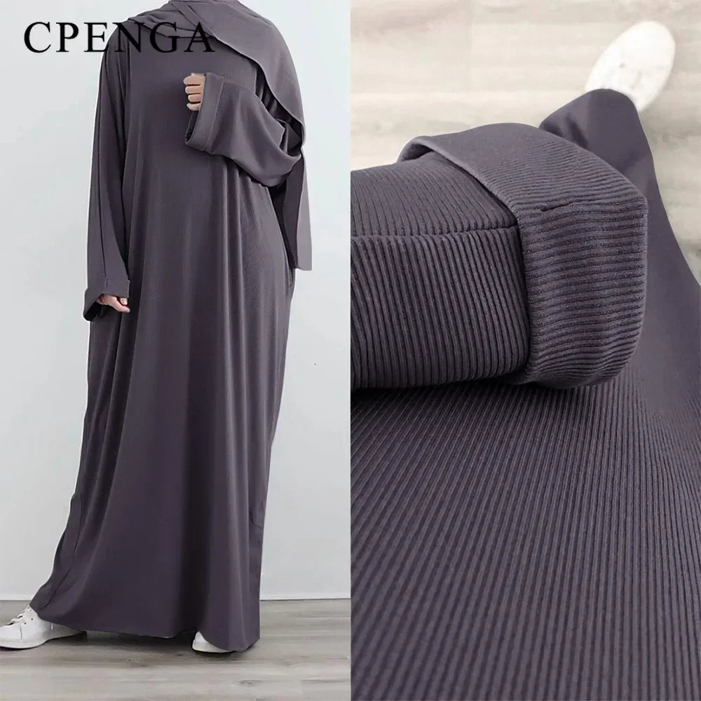 Autumn Winter Knitted Dress Muslim Womens Abaya Women Arab Modest Dress Warm Long Gown Islamic Clothing 241111
