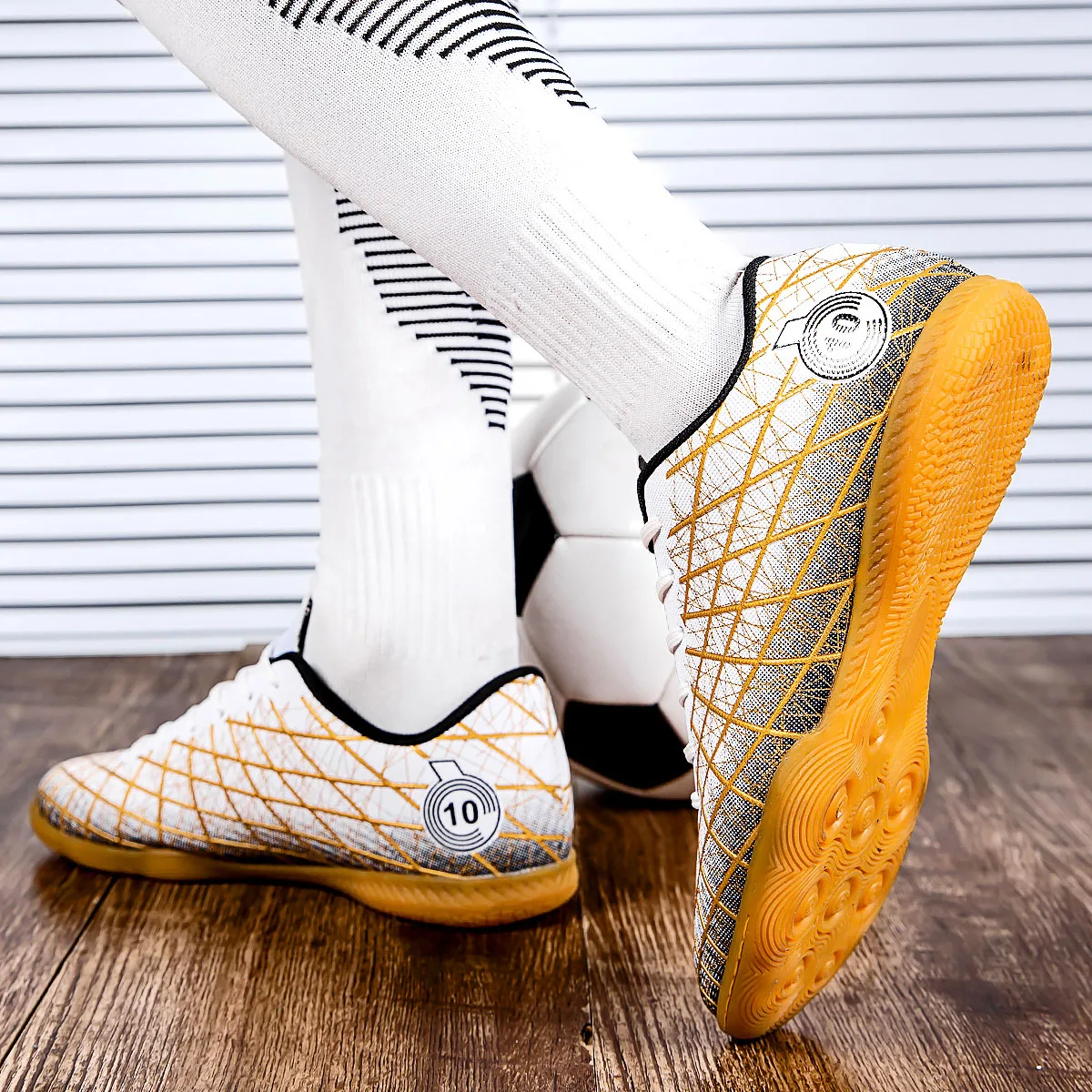 Professional Men's Soccer Shoes Society Indoor Training Football Boots Rubber Soled Fast Football Shoes Outdoor Children Sneaker