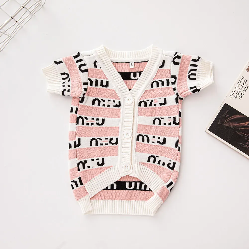 New high-end designer pet dog clothing puppy pink pet fashion brand cardigan sweater comfortable, soft and warm autumn and winter dog clothing Doukeji