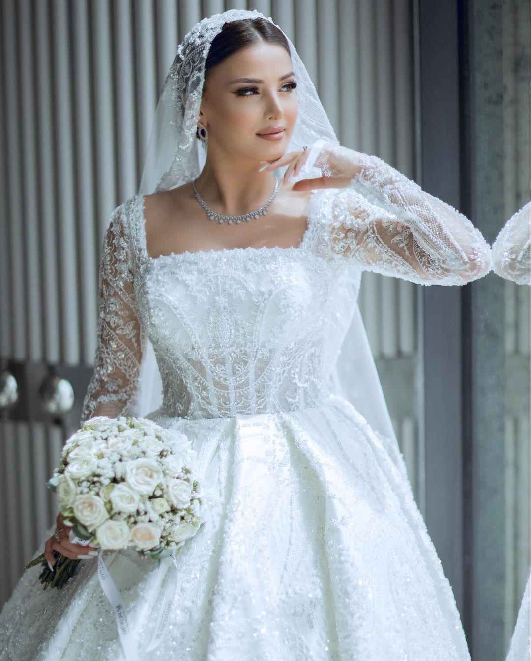 Saudi Arabic Ball Gown Wedding Dress Square Neck Long Sleeves Sequins Lace Wedding Dresses Ruffle Dubai R Bridal Gowns Plus Size 0616