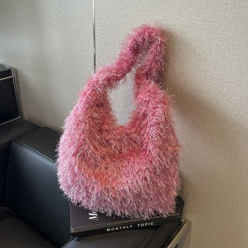 Small Korean version popular plush shoulder bag for women 2024, large capacity versatile tote bag, fashionable and simple handbag 241113