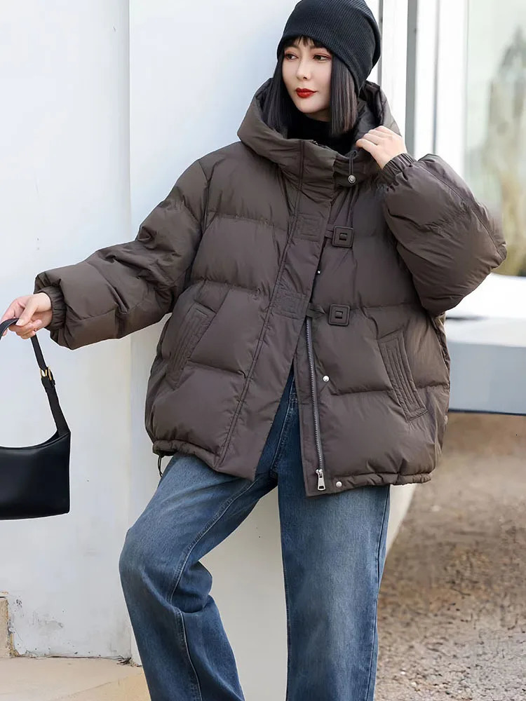 Solid color loose casual short sleeved jacket winter thick hooded white duck down coat pocket button zipper coat 241112