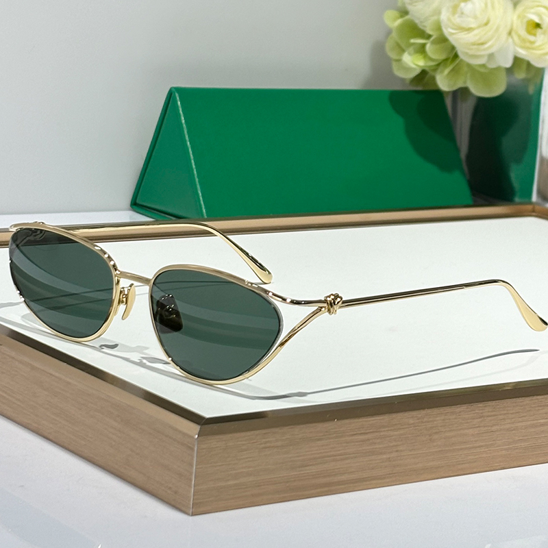 Designer Cat Eye Sunglasses Metal Frame 1330 Womens Mens Luxury Sunglasses Fashion Outdoor Glasses Protection UV400 With box