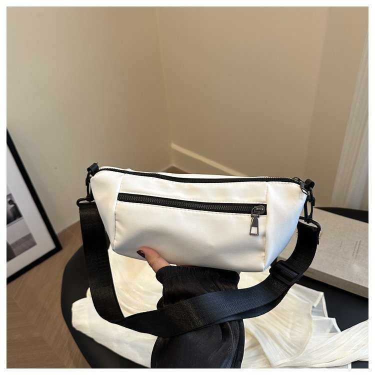 Spring new casual crossbody small bag, women's fashion zipper digging bag decoration, solid color nylon lightweight outdoor sports bag