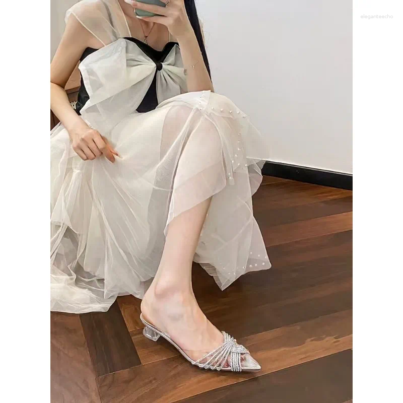 2025 S Fashion Designer Sandals PVC Transparent Women Pumps Crystal Mid Heels Rhie Pointed Toe Bridesmaid Wedding Shoes Atos