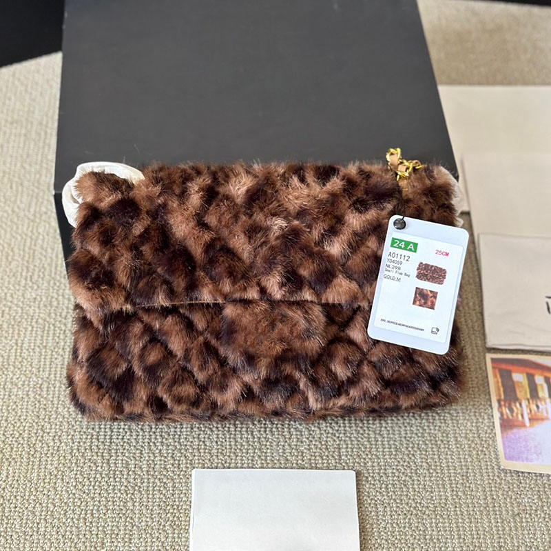 Ladies Designer Fluffy Shoulder Bag Artificial Mink Hair Leopard Print Gold Hardware Matelasse Chain Double Flap Diamond Lovely Crossbody Handbag Sacoche 26cm