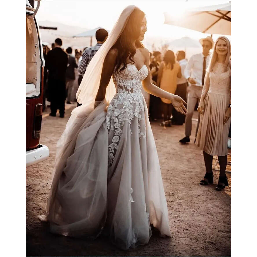 Bohemian 2024 Country Dresses Sweetheart Beaded Boho Lace Appliqued Bridal Gowns Backless Vintage Sweep Train Beach Wedding Dress 0509