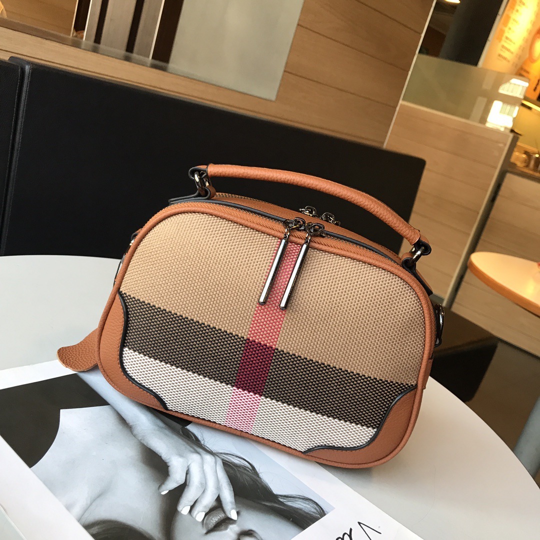 Advanced Handbag, Women's New Fashionable Horizontal Apple Small Square Personalized And Versatile Shoulder Designer Crossbody Bag Trendy