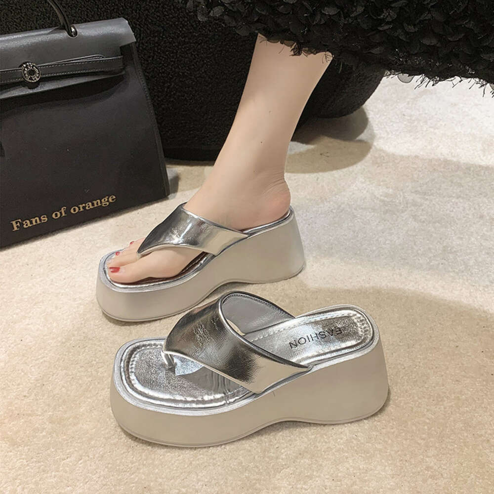 Thick Raised Sandals for Women to Wear Outside in Summer, Sponge Cake Soled Herringbone Slippers, 2024 New Clip on Anti Slip Beach Shoes ddmythur