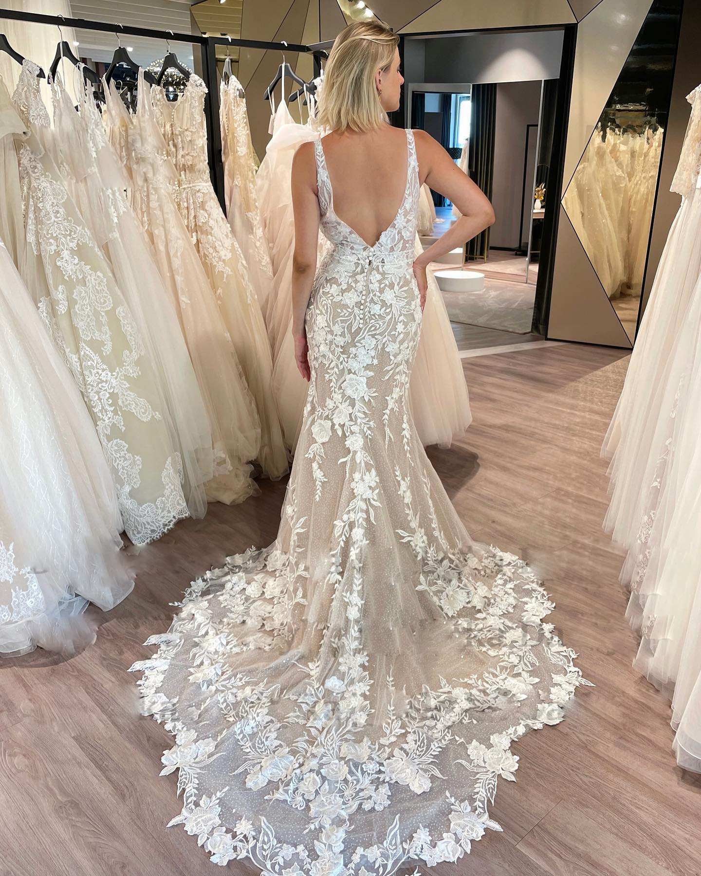 Fancy Square Collar Wedding Dresses for Women Bling Tulle Appliques Bridal Gown Backless Asymmetrical Train robe de mariage