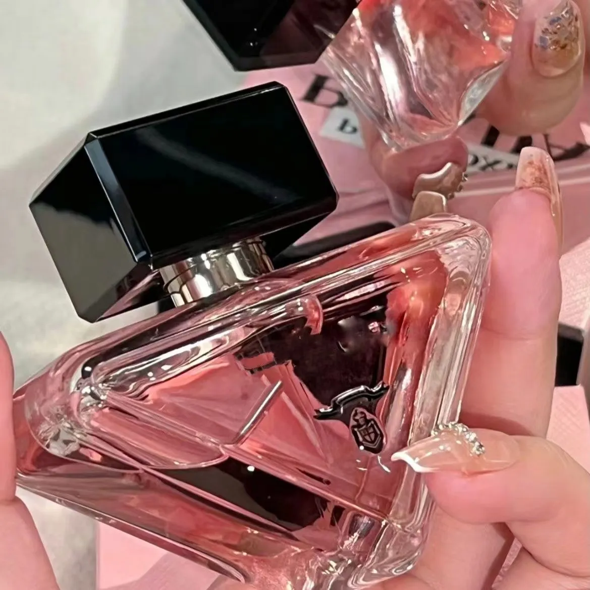 Hot ladies perfume luxury designer cologne perfume ladies and girlsperfume deodorant charming perfume spray the highest version of fast delivery 90ml