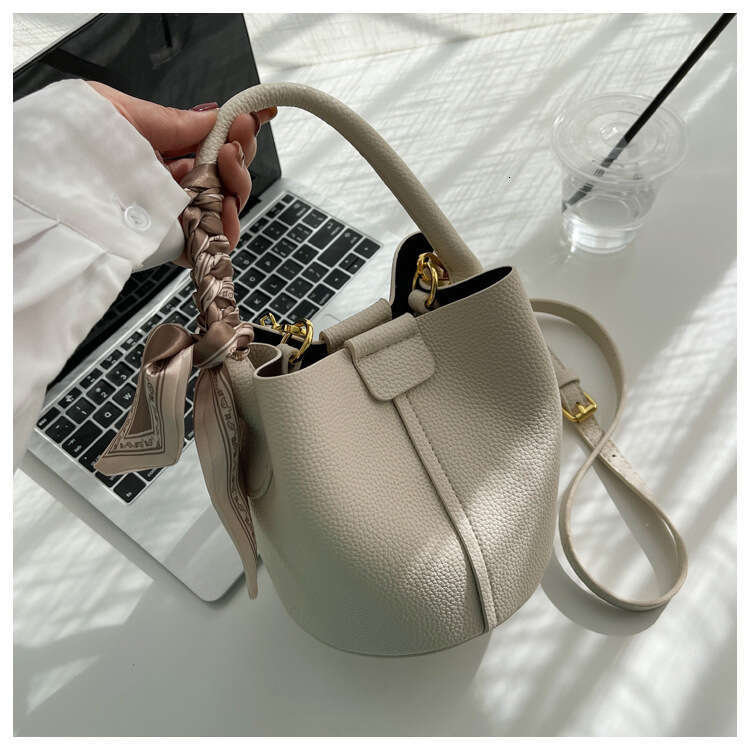 Travel Women's Bucket Bag Handbags 2023 Autumn Winter High Quality Fashion One Shoulder With Ribbon Female Messenger Bags Wallet