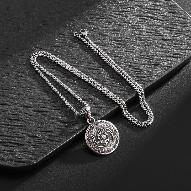 Gothic Spinning Hell Devil Eye Pendant Necklace for Men and Women Punk Theme Party Jewelry Accessories