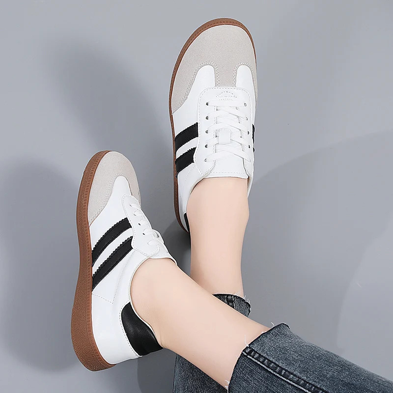 Womens shoes fashion casual apartment vulcanized shoes womens shoes outdoor walking sports shoes womens comfortable classic shoes black and white 2411