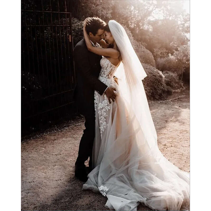 Bohemian 2024 Country Dresses Sweetheart Beaded Boho Lace Appliqued Bridal Gowns Backless Vintage Sweep Train Beach Wedding Dress 0509