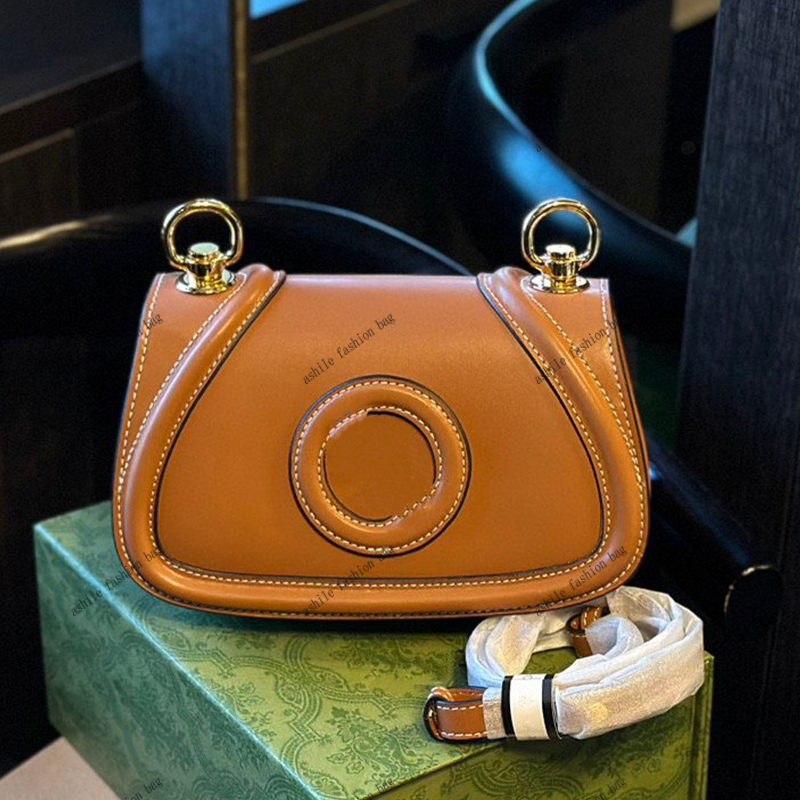 The Designer Has Released A New Crossbody Bag That Can Be Held By Hand or Carried on The Shoulder, Retro and Fashionable, Meeting The Needs of Daily Outings