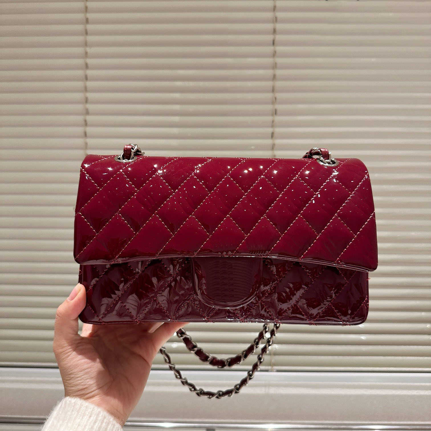 Classic Burgundy Bag Luxury Leather Flap Handbag Metal Hardware Chain Designer Bags Women's Quilted Square Shoulder Crossbody Bag 241115