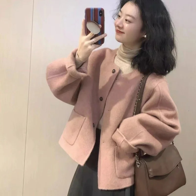 Women Autumn Winter Warm Woolen Blend Short Style Longsleeved Casual Button Coat Oneck Solid Loose Female Fashion Jacket 241108