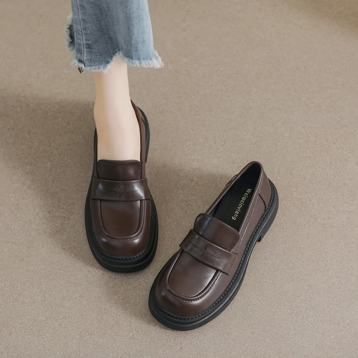 Small leather shoes 2024 one-pedal womens shoes platform loafers black square head single shoes 6587 241112