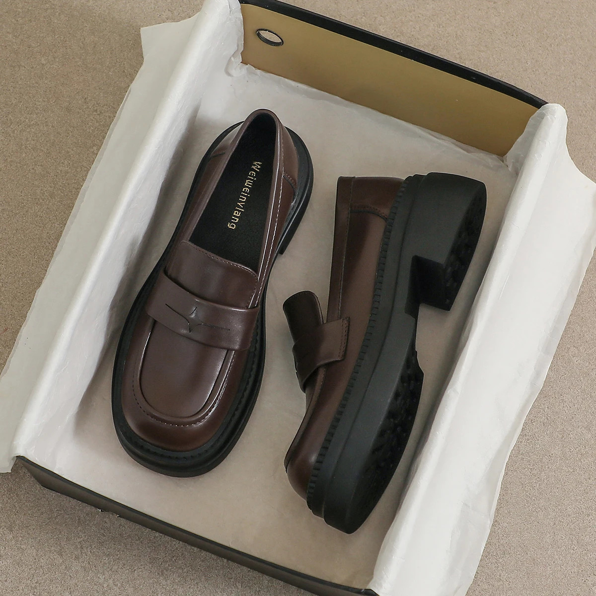 Small leather shoes 2024 one-pedal womens shoes platform loafers black square head single shoes 6587 241112