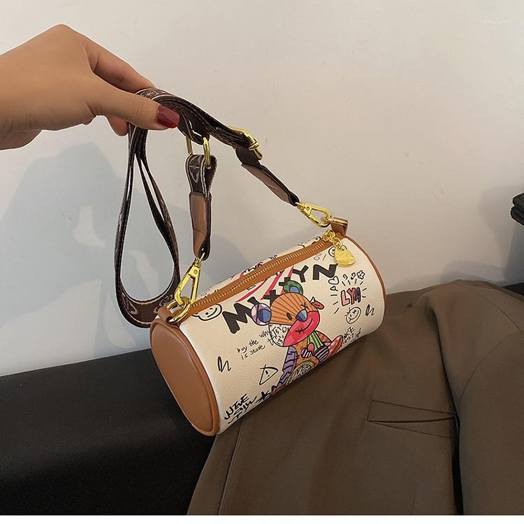 Free Shipping Totes 2025 Niche Design Fashion Bag Summer Bear Graffiti Underarm Cylinder Broadband Shoulder Messenger Designer Bag Luxury Bag Tote Bag