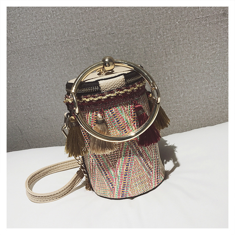 Women Bucket Bag Style Cylindrical Straw Bags Barrel-Shaped Woven Women Crossbody Bags Metal Handle Shoulder Tote Bag