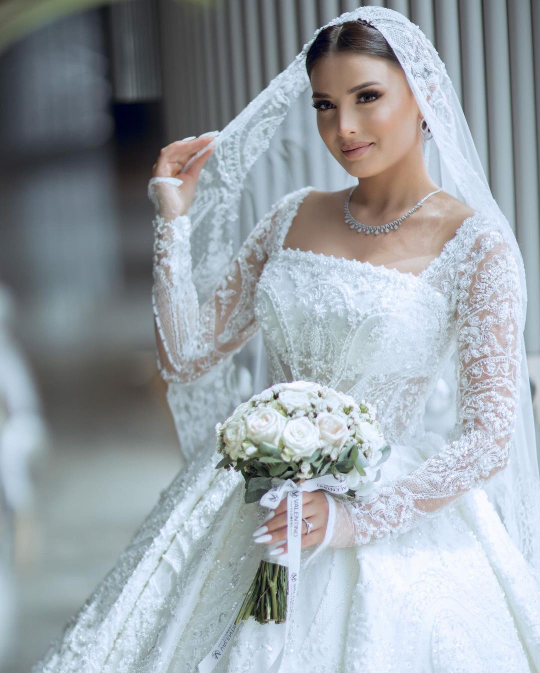 Saudi Arabic Ball Gown Wedding Dress Square Neck Long Sleeves Sequins Lace Wedding Dresses Ruffle Dubai R Bridal Gowns Plus Size 0616