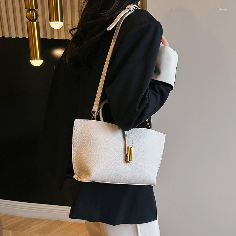 New Free Delivery 2025S Designer Totes Fashion High-end Texture Large Bag Women Vintage Bucket Fashionable Western Style All-match Commuter Crossbody 