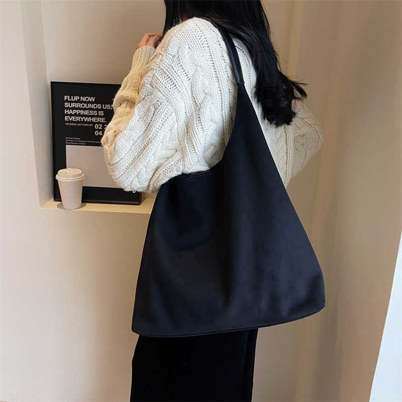 Large capacity simple casual tote bag for women 2024 new fashionable and versatile single shoulder commuting bag, high-end handbag 241113